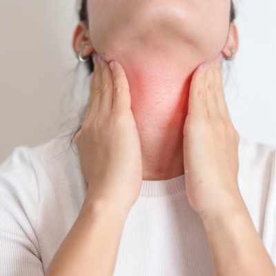 Choroba Hashimoto - pakiet badań. Rekomendowany dla osób z podejrzeniem chorób tarczycy, z objawami takimi jak zmęczenie, wahania masy ciała, wypadanie włosów czy obniżony nastrój